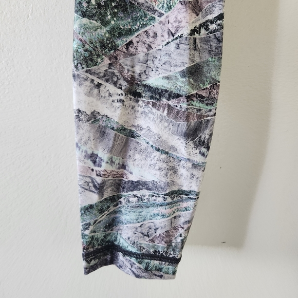 Lululemon Wunder Under High-Rise Tight 25" *Full-On LuxtremeSpringscape Multi - Picture 7 of 10